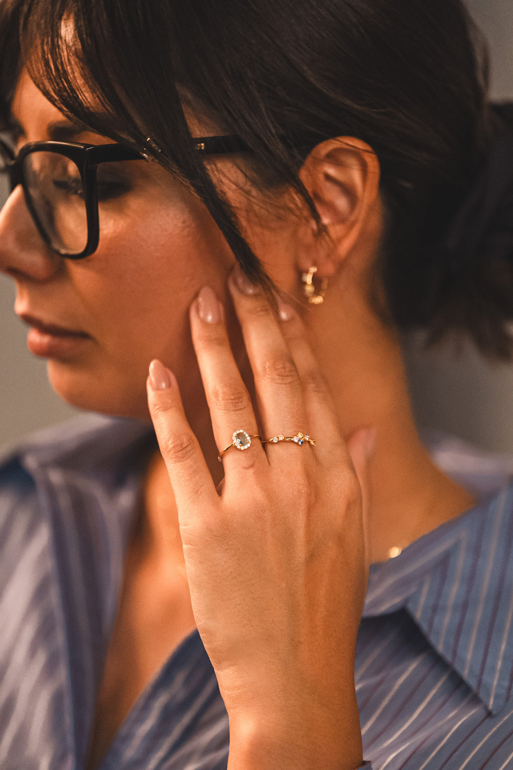 PENDIENTE HALO (medio aro con circonios de colores)