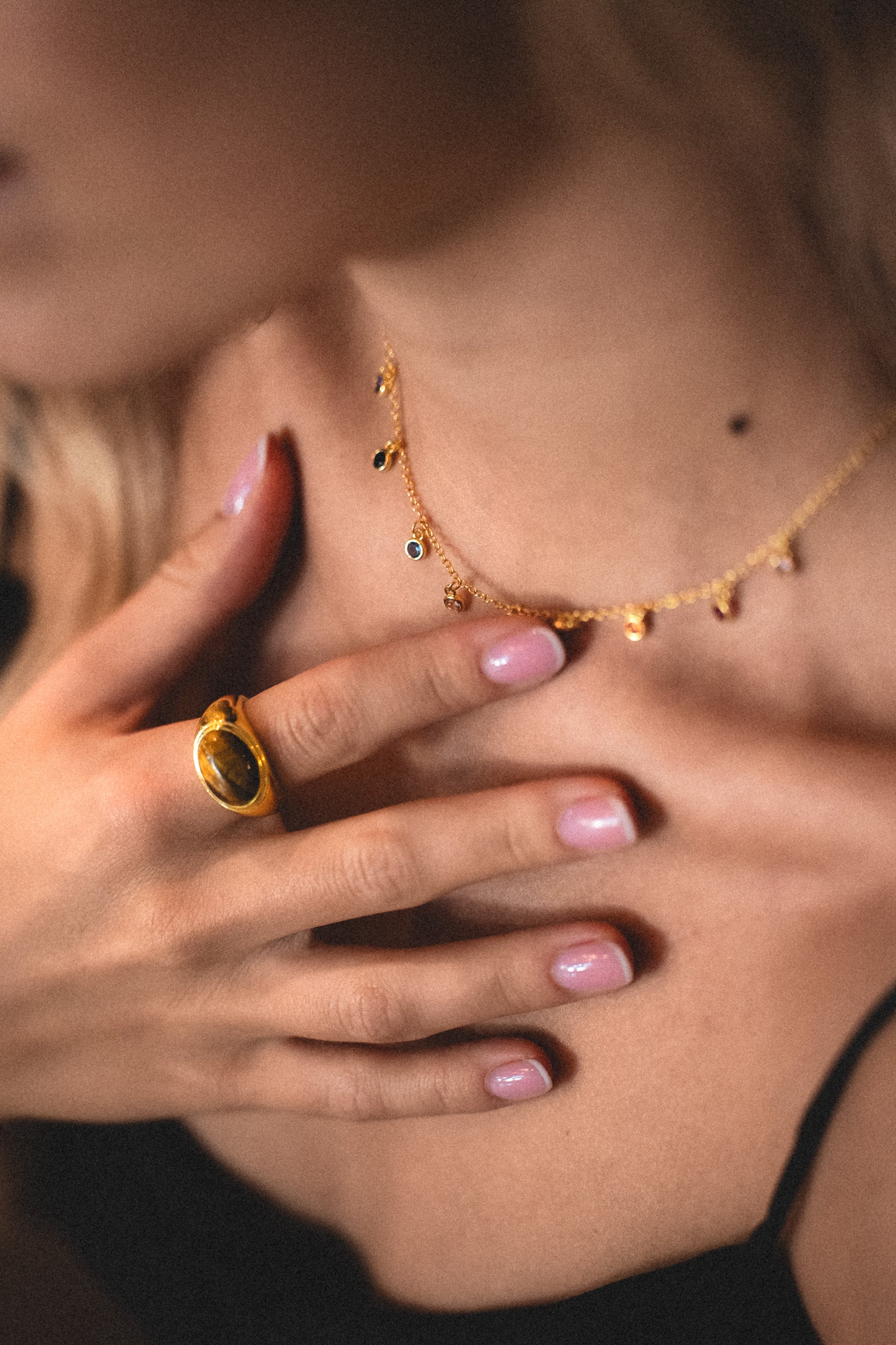 ANILLO URBAN SHINE (anillo con circonita grande de acero)